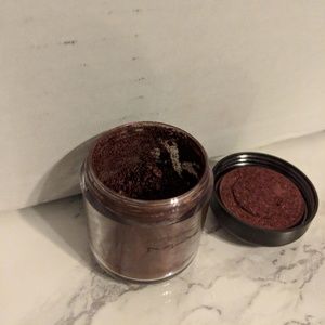 Mac Pigment in Heritage Rouge